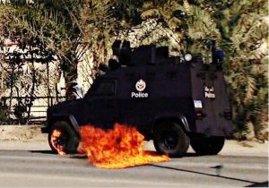 Bahrainis block highways