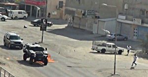 Bahrainis block highways