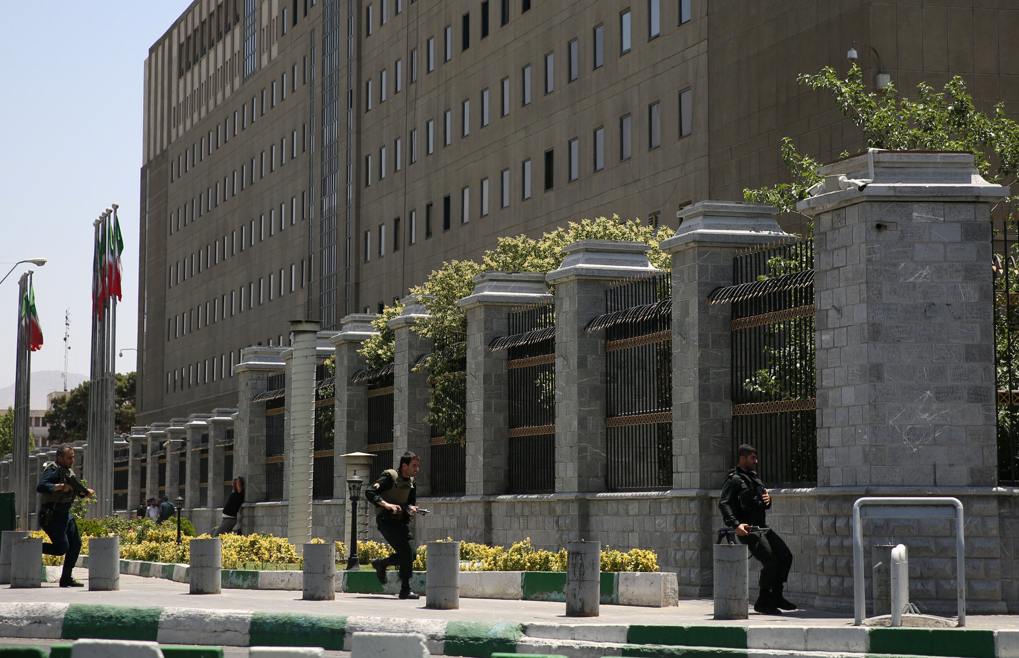 Iran: The twin attackers killed, IS claims responsibility