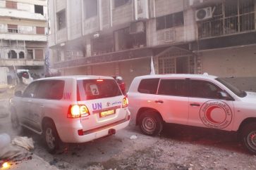 Syria aid convoy in Homs under attack