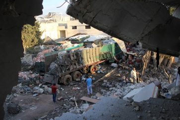 At least 18 trucks were destroyed when the 31-vehicle convoy was targeted in Aleppo (September 19, 2016)