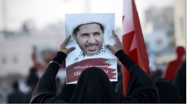 Protestor Raising Sheikh Salman's Photo