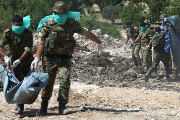 Syrian troops removing corpses (archive)