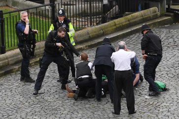UK policemen killing the shooter