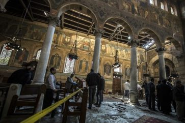 Egyptian security forces and officials inspect the scene of a bomb explosion at the Saint Peter and Saint Paul Coptic Orthodox Church on December 11, 2016, in Cairo's Abbasiya neighborhood. AFP / KHALED DESOUKI