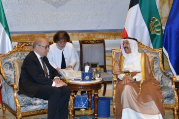 French Foreign Minister Jean-Yves Le Drian and Kuwaiti emir Sheikh Sabah al-Ahmad Al-Sabah