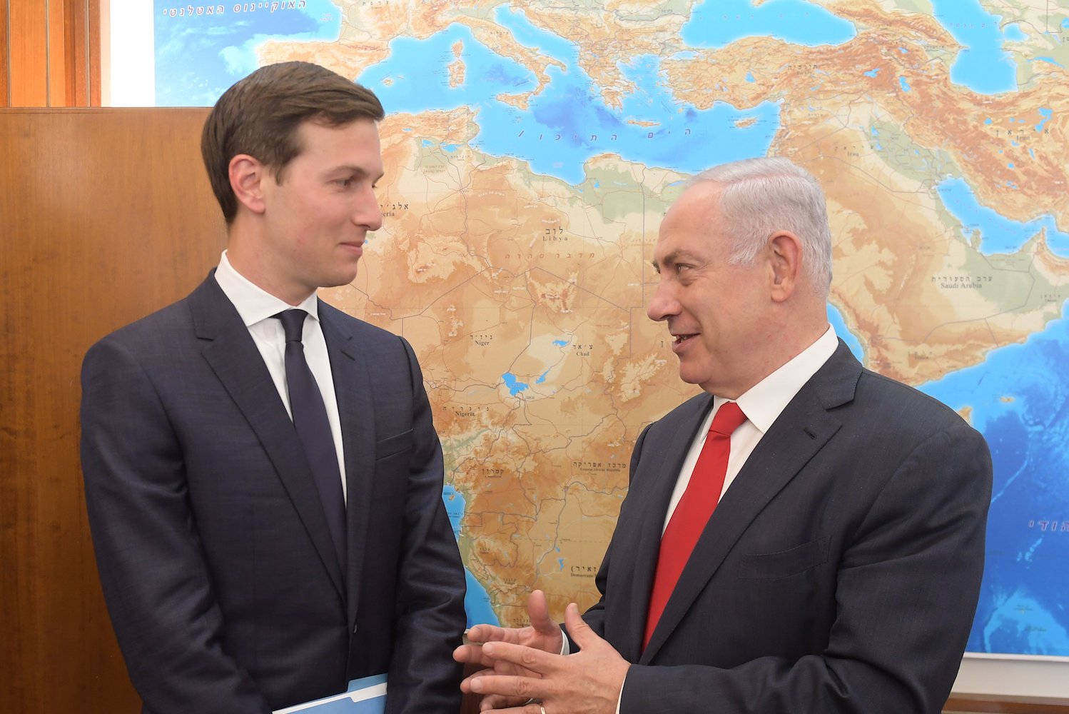 Israeli Prime Minister Benjamin Netanyahu and Jared Kushner (archive)