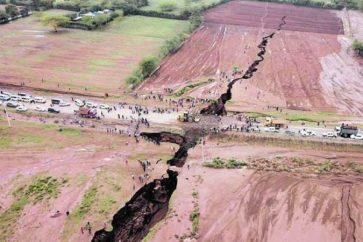 Kenya is slowly splitting at the Rift Valley, geologists have said after massive Earth movements on Monday morning left deep fissures in Narok County