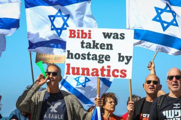 Israelis protest against the Israeli government's planned judicial overhaul, outside the US consulate in Tel Aviv, March 16, 2023.