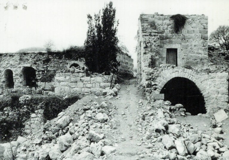 RUINS OF HOMES LEFT EMPTY FROM THE DEIR YASSIN MASSACRE, 1986. (PHOTO: DEIRYASSINREMEMBERED.ORG)