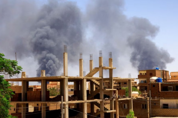 Smoke rises above buildings after an aerial bombardment, during clashes between the paramilitary Rapid Support Forces and the army in Khartoum North, Sudan, May 1, 2023. REUTERS/Mohamed Nureldin Abdallah