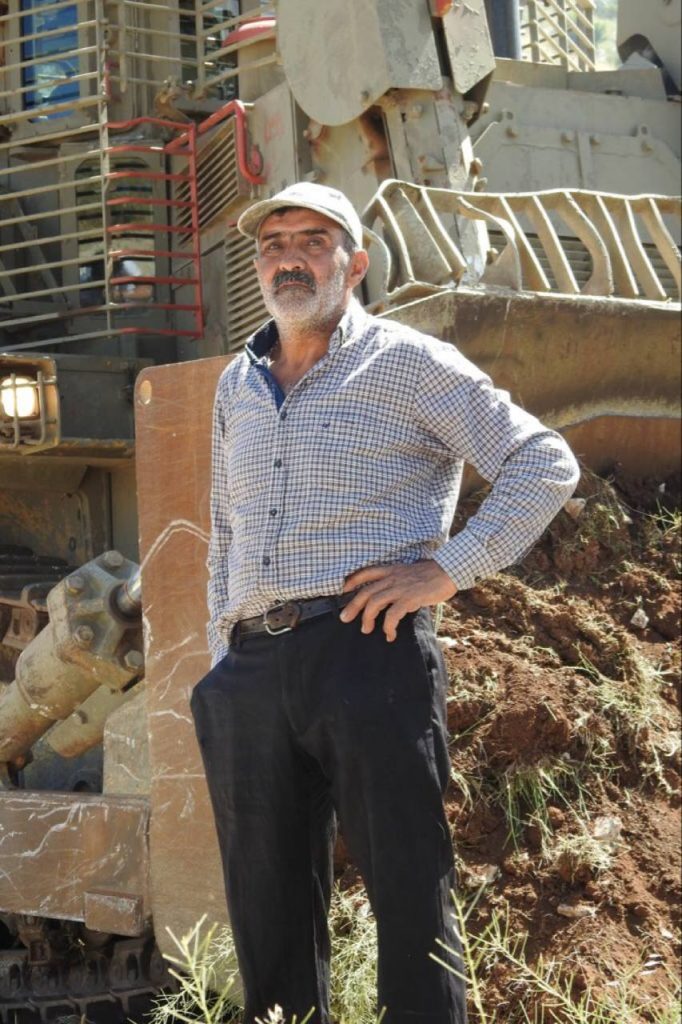 Lebanese farmer Esmail Nasser heroically confronts an ⁦ Israeli⁩ bulldozer 