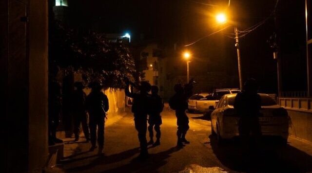  <a href="https://english.almanar.com.lb/2232243">Deadly Israeli Raid in Jenin Leaves Two Palestinians Martyred, Including Teen</a>