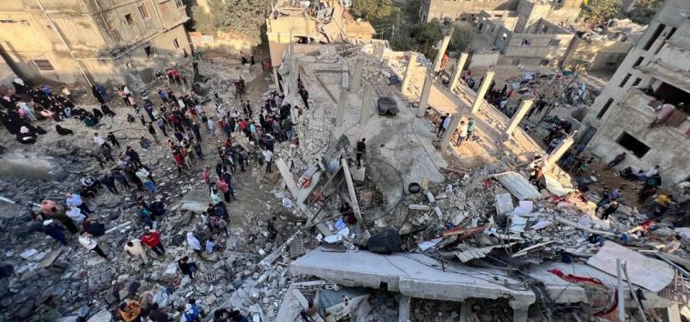  <a href="https://english.almanar.com.lb/1997976">‘Israel’ Continues to Bomb Civilians, Commit Massacres in Gaza as World Watches</a>