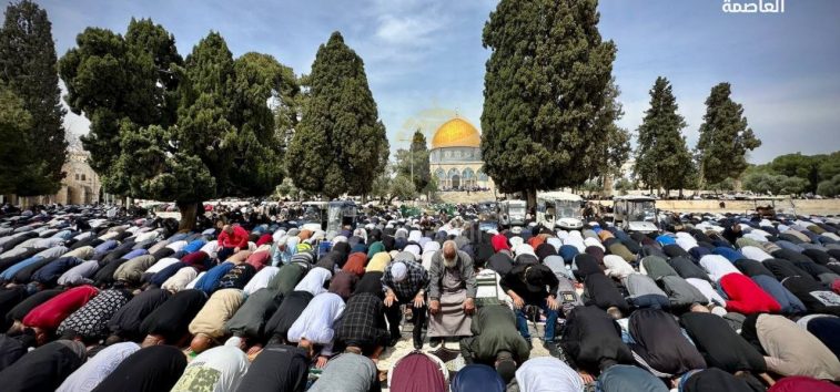  <a href="https://english.almanar.com.lb/2075339">Despite Israeli Restrictions, Palestinians Perform Prayers at Al-Aqsa, Chant for Resistance</a>