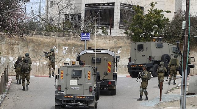  <a href="https://english.almanar.com.lb/2128491">IOF Detain Dozens of Palestinians in West Bank Raids, Met with Resistance from Fighters</a>