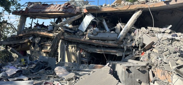  <a href="https://english.almanar.com.lb/2232507">Day 23 of Israeli Aggression on Lebanon: Violent Raids on Bekaa, Southern Towns</a>