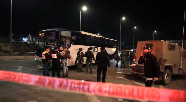  <a href="https://english.almanar.com.lb/2288761">Israeli Killed, 3 Others Injured in Bus Shooting in West Bank</a>