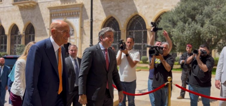 <span class="royal-cat-display">In Depth| </span> <a href="https://english.almanar.com.lb/2453629">Tom Barrack: A Familiar Face in US’ War on Lebanon Resistance</a>