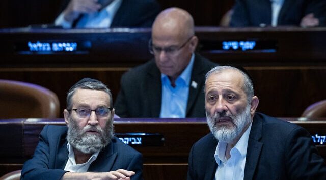  <a href="https://english.almanar.com.lb/2457985">Shas Decides to Quit Government, Leaving Netanyahu with Minority, but is Not Pushing for Elections: Israeli Media</a>