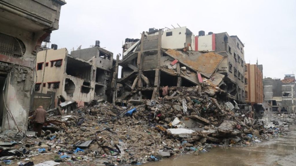 ‘Israel’ Arrests 3 Palestinians, Intensifies Bombing in Khan Younis as Hospital Warns of Collapse